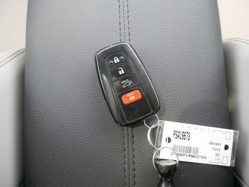 Used 2022 Toyota RAV4 XLE Premium AWD/4WD image 30