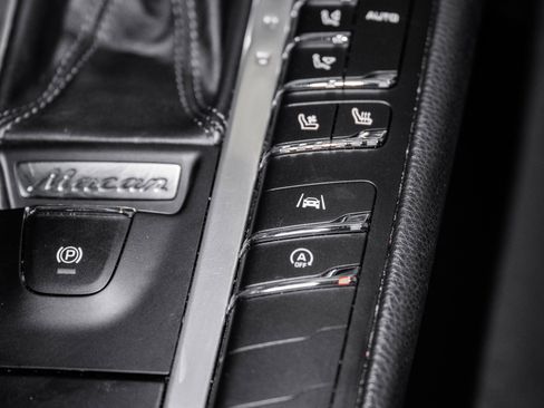 Used 2021 Porsche Macan S image 45