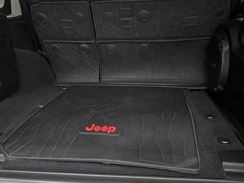 Used 2019 Jeep Wrangler Unlimited Sahara AWD/4WD image 8