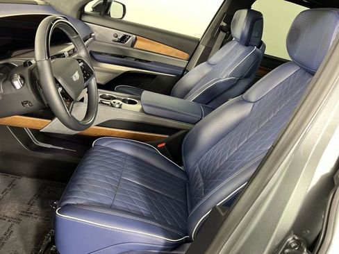 Used 2026 Cadillac Vistiq Premium Luxury AWD/4WD image 19