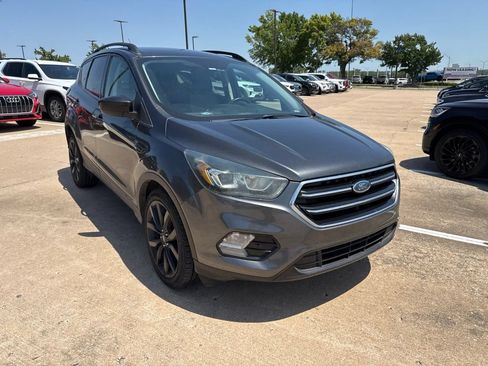 Used 2017 Ford Escape SE w/ Equipment Group 201A FWD image 5