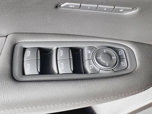 Certified 2025 Cadillac XT5 Premium Luxury image 9