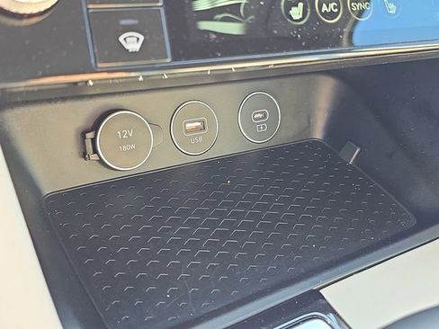 Used 2025 Genesis G70 2.5T image 25