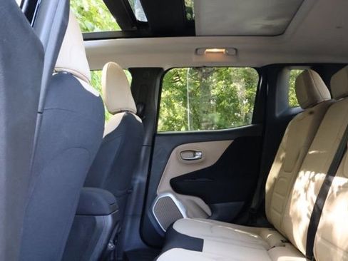 Used 2019 Jeep Renegade Latitude w/ Cold Weather Group image 11