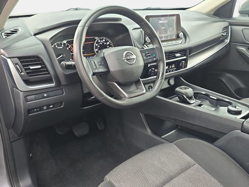 Used 2025 Nissan Rogue SV AWD/4WD image 16