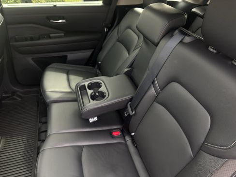 Used 2023 Nissan Pathfinder SL AWD/4WD image 34