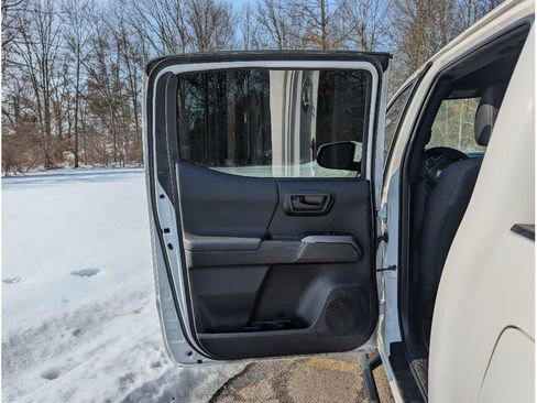 Used 2021 Toyota Tacoma TRD Off-Road w/ Technology Package image 11