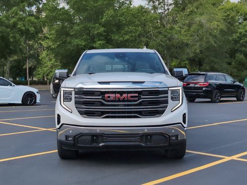 Used 2022 GMC Sierra 1500 SLT w/ SLT Premium Plus Package AWD/4WD image 8