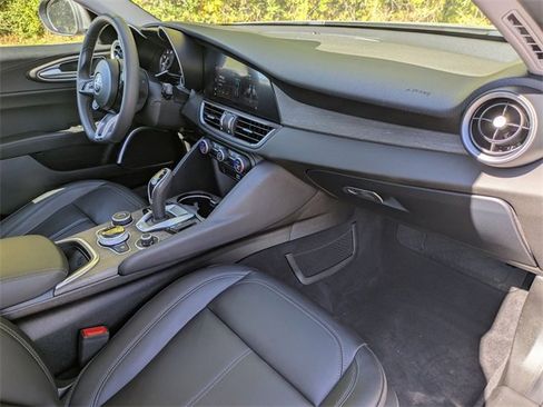 Used 2021 Alfa Romeo Giulia Ti image 27