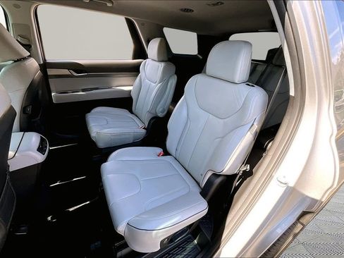 Used 2023 Hyundai Palisade SEL image 19