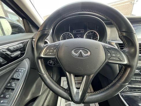 Used 2018 INFINITI QX30 Luxury w/ Cargo Package image 12