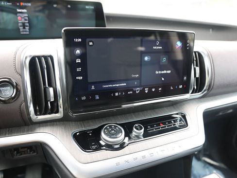 Certified 2025 Ford Expedition Max Platinum w/ Platinum Ultimate Package AWD/4WD image 31