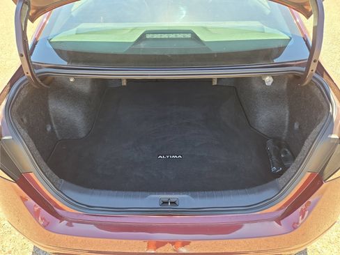 Used 2024 Nissan Altima 2.5 SV FWD image 11