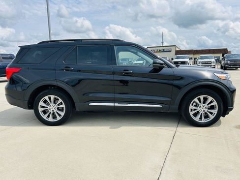Used 2023 Ford Explorer XLT w/ Equipment Group 202A AWD/4WD image 46