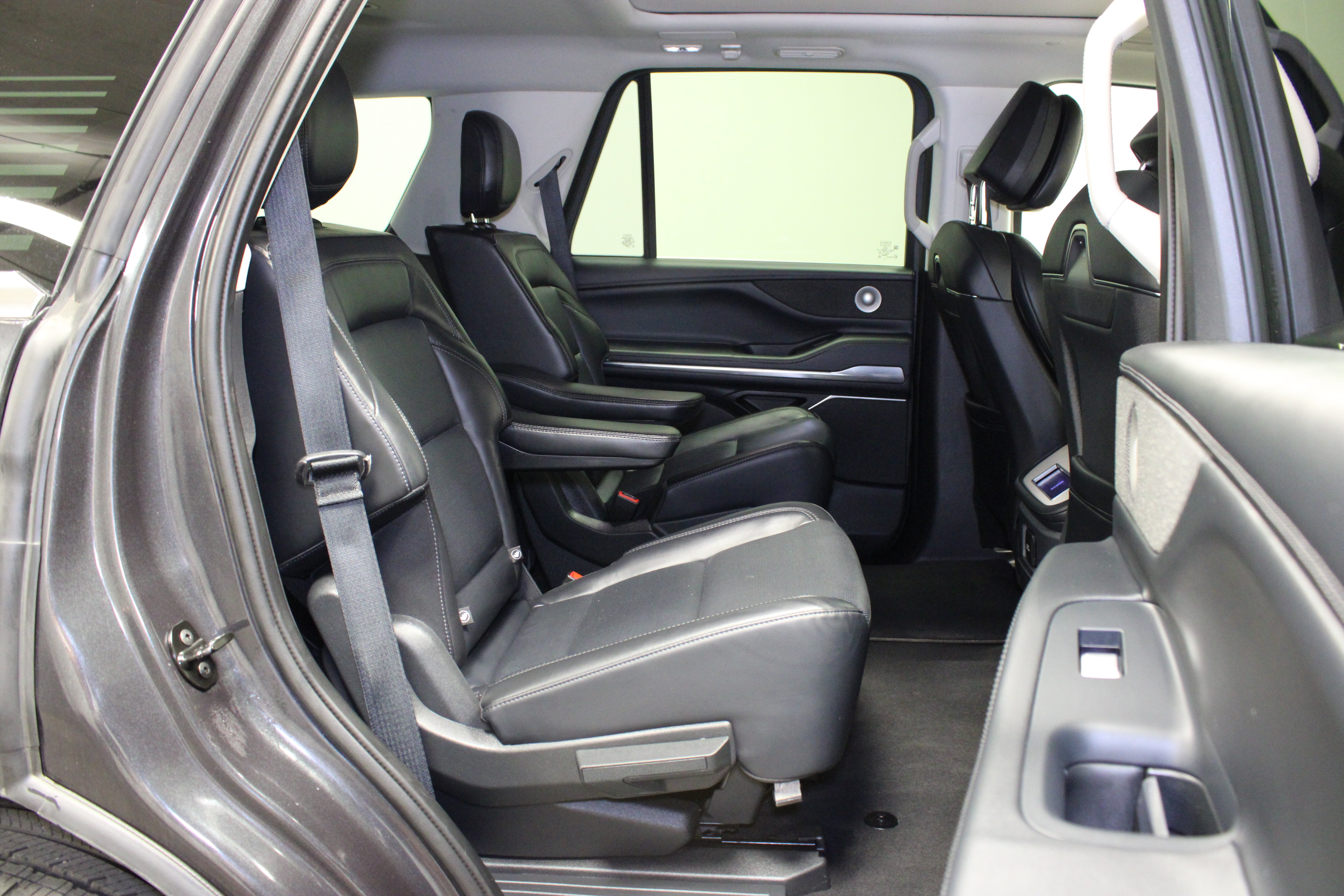 Used 2025 Lincoln Navigator Reserve AWD/4WD image 18