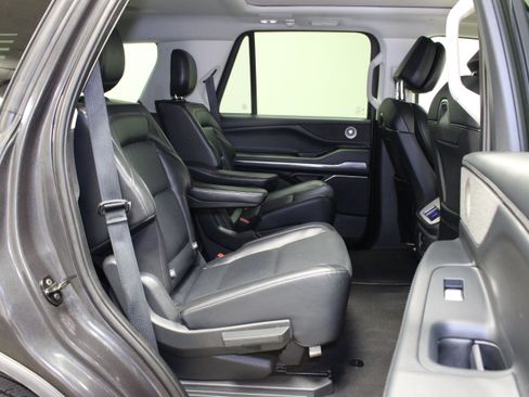 Used 2025 Lincoln Navigator Reserve AWD/4WD image 18