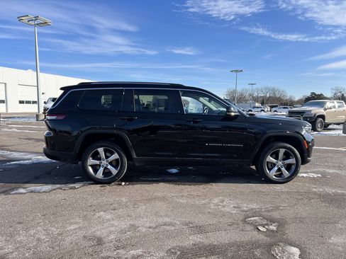 Used 2022 Jeep Grand Cherokee L Limited image 10