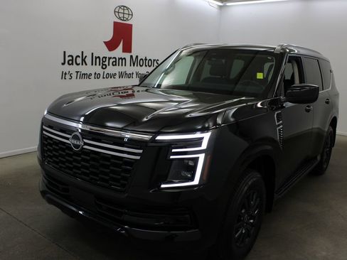 Used 2026 Nissan Armada SV RWD image 2