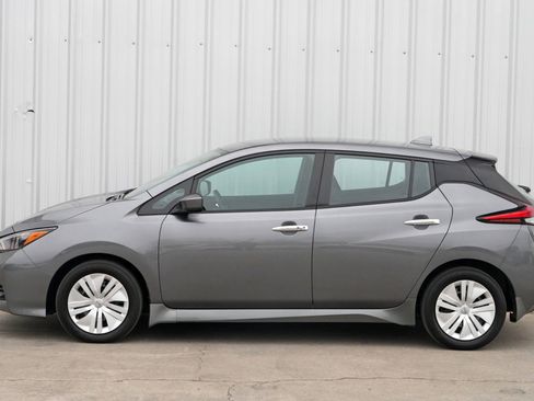Used 2025 Nissan Leaf S image 38