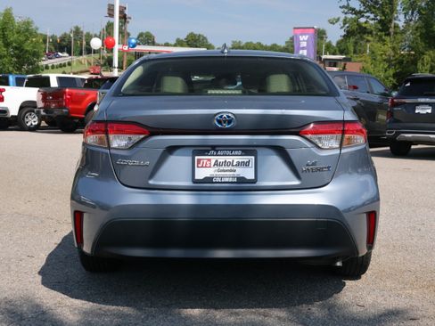 Used 2024 Toyota Corolla LE w/ LE Convenience Package FWD image 4