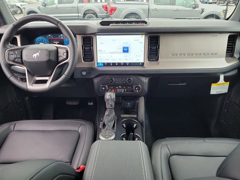 New 2025 Ford Bronco Outer Banks w/ Sasquatch Package image 11