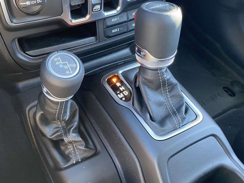 New 2025 Jeep Gladiator Sport image 30