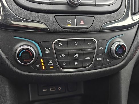 Used 2022 Chevrolet Equinox RS w/ RS Leather Package image 16