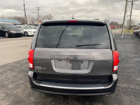 Used 2018 Dodge Grand Caravan SXT image 6