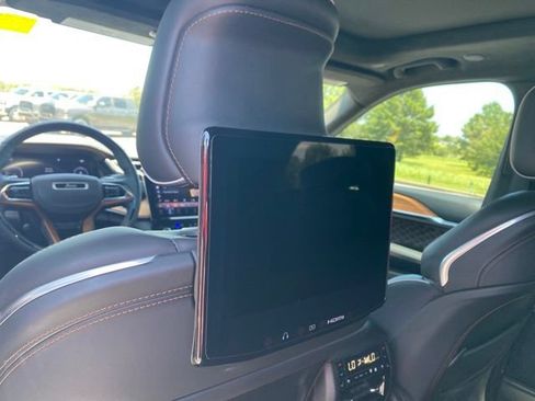 Used 2023 Jeep Grand Cherokee Summit AWD/4WD image 32