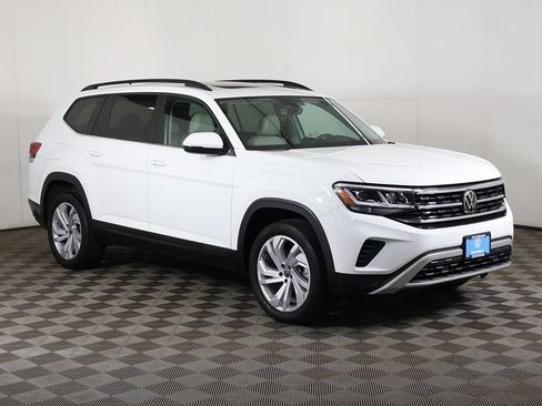 Used 2023 Volkswagen Atlas SE w/ Panoramic Sunroof Package AWD/4WD image 2