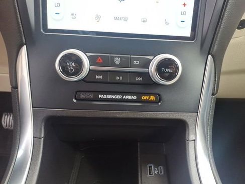 Certified 2023 Ford Edge Titanium AWD/4WD image 21