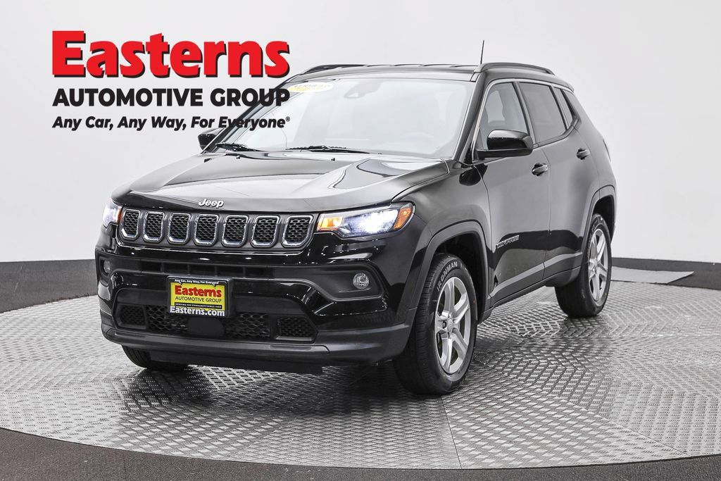Used 2023 Jeep Compass Latitude AWD/4WD image 1