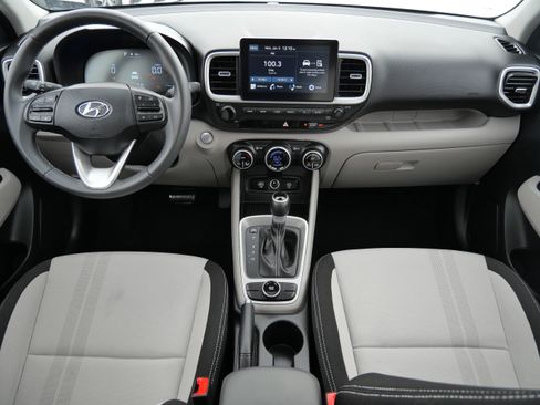 Certified 2025 Hyundai Venue SEL image 10
