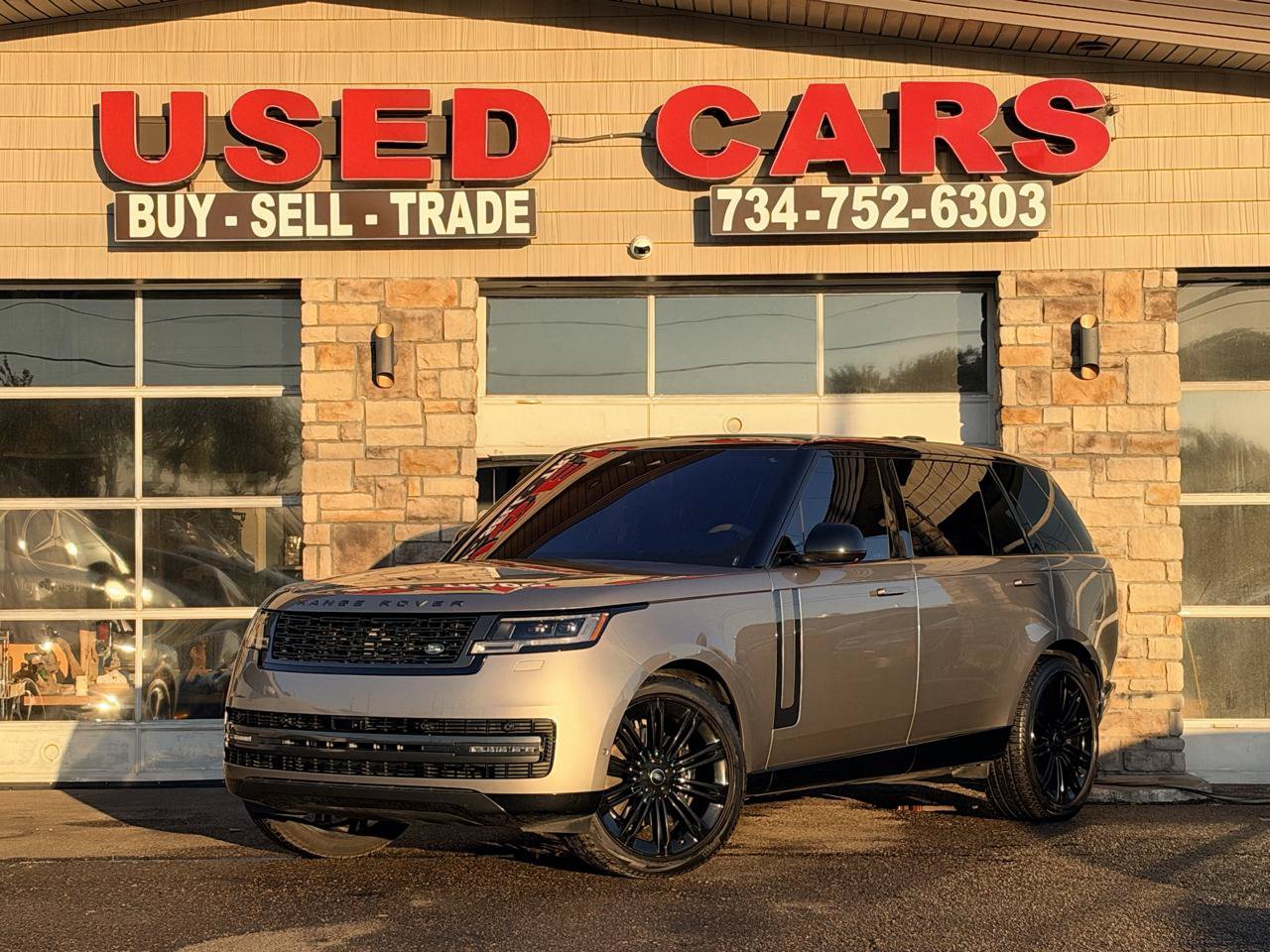 Used 2023 Land Rover Range Rover Long Wheelbase SE AWD/4WD image 4