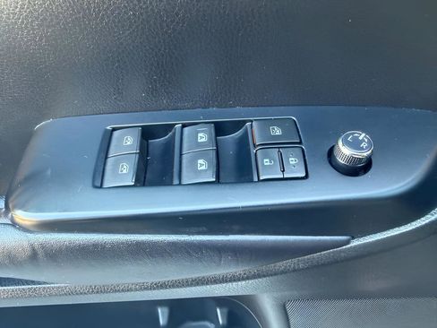 Used 2019 Toyota Highlander XLE FWD image 24