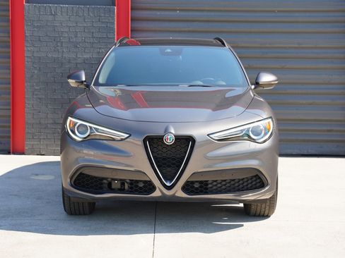 Used 2022 Alfa Romeo Stelvio Ti image 2
