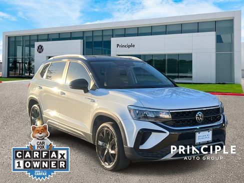 Certified 2023 Volkswagen Taos SE w/ Panoramic Sunroof Package image 3