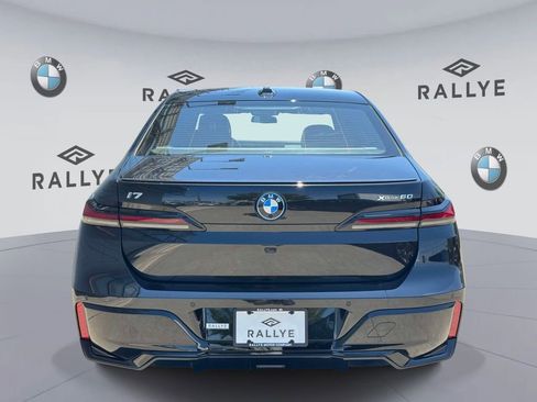 Certified 2025 BMW i7 xDrive60 w/ Premium Package AWD/4WD image 5
