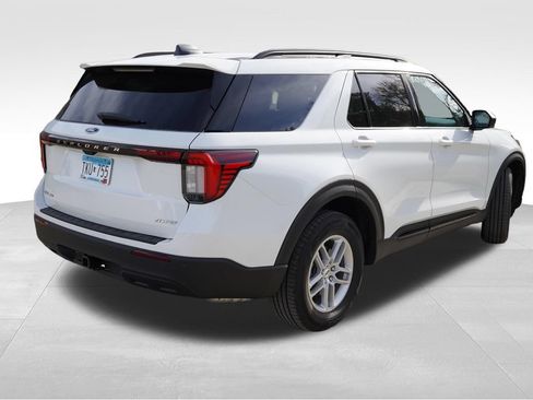 Used 2026 Ford Explorer Active AWD/4WD image 3