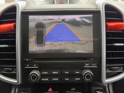 Used 2017 Porsche Cayenne Platinum Edition image 38