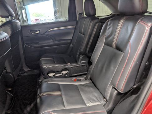 Used 2019 Toyota Highlander SE AWD/4WD image 15