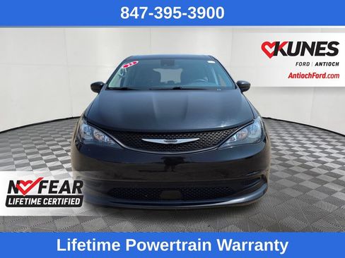 Used 2023 Chrysler Voyager LX FWD image 2