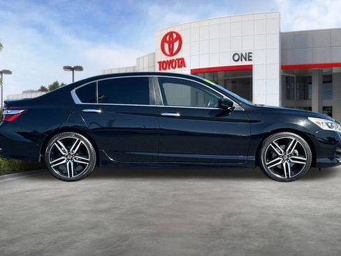 Used 2017 Honda Accord Sport Special Edition image 3