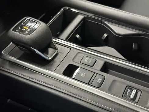 Used 2025 Nissan Pathfinder SV FWD image 24