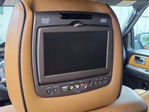 Used 2012 Lincoln Navigator 2WD image 19