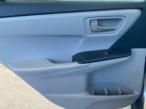 Used 2015 Toyota Camry LE FWD image 18