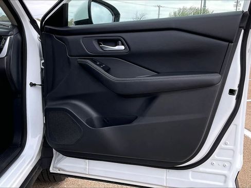 Used 2024 Nissan Rogue SV image 28