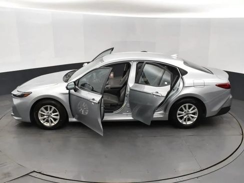 Used 2025 Toyota Camry LE FWD image 7