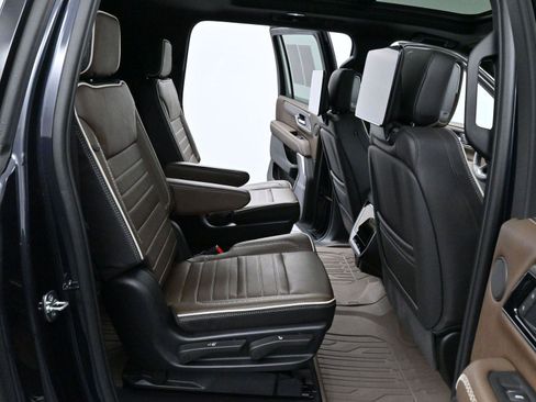 Used 2025 GMC Yukon XL Denali Ultimate w/ LPO, Floor Liner Package image 38