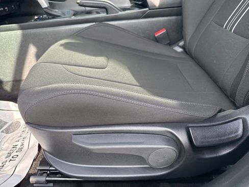 Certified 2025 Hyundai Elantra Sport image 18